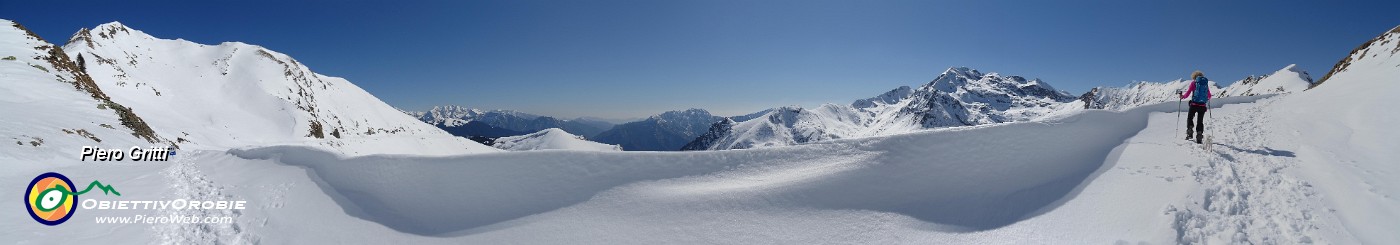 59 Traccia con neve battuta per Passo San Marco....jpg